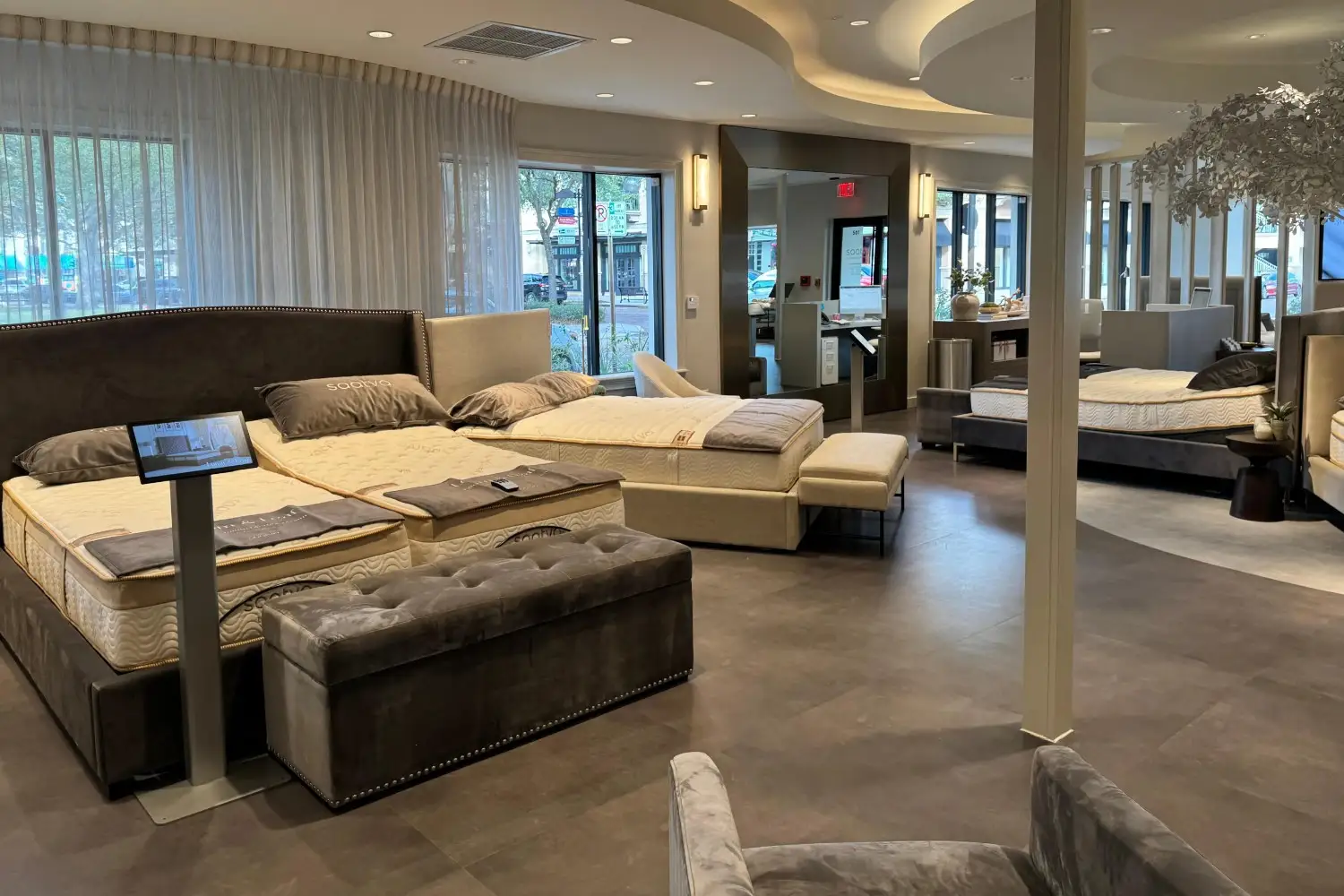 Zenhaven® natural latex mattress with two comfort sides in a premium bedroom